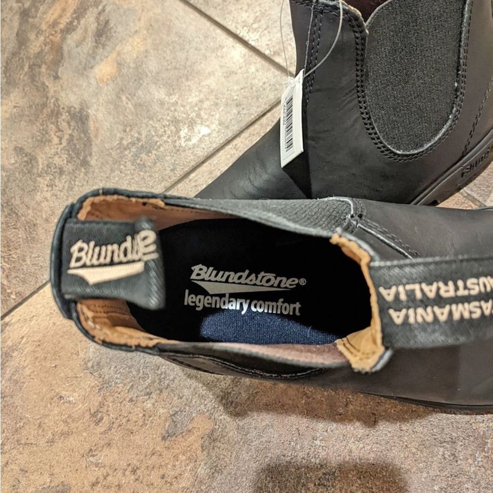 Never worn - brand new Chelsea 558 boots from Blundstone Factory Seconds